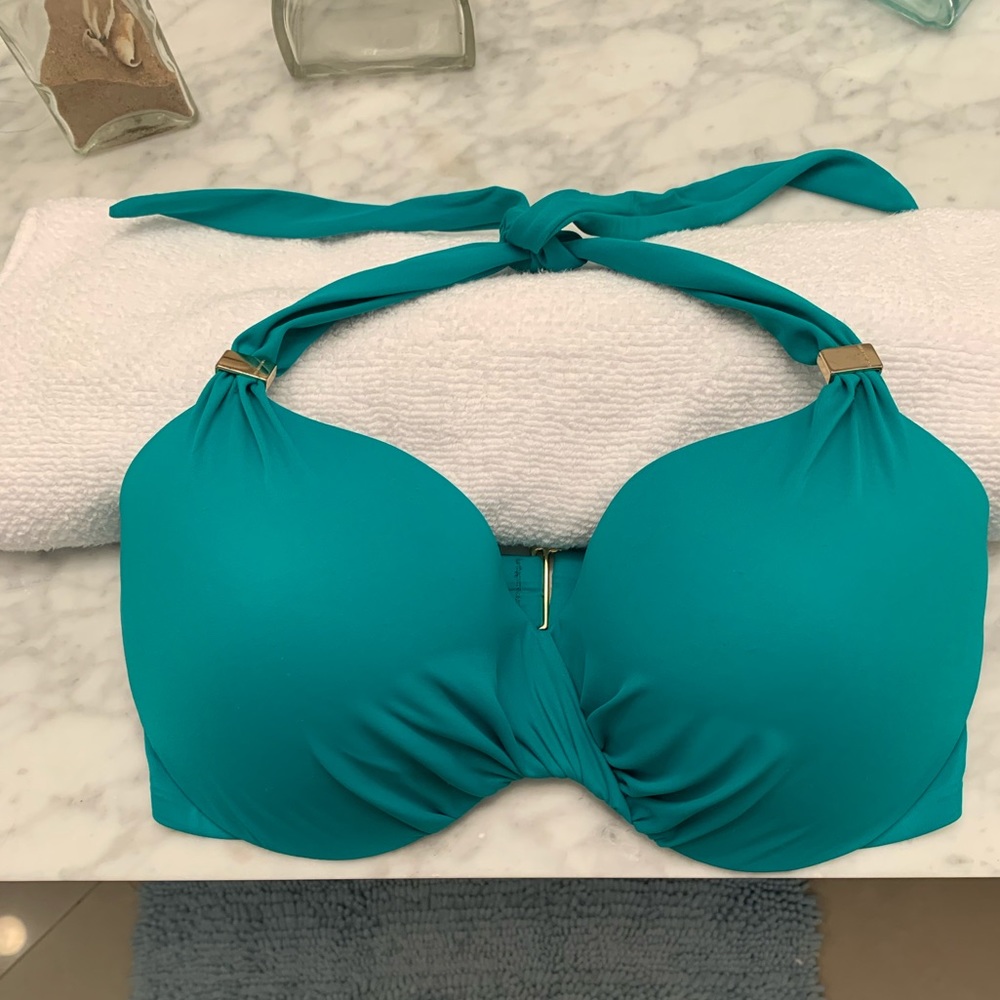 Victoria’s Secret 34DDD Bikini
